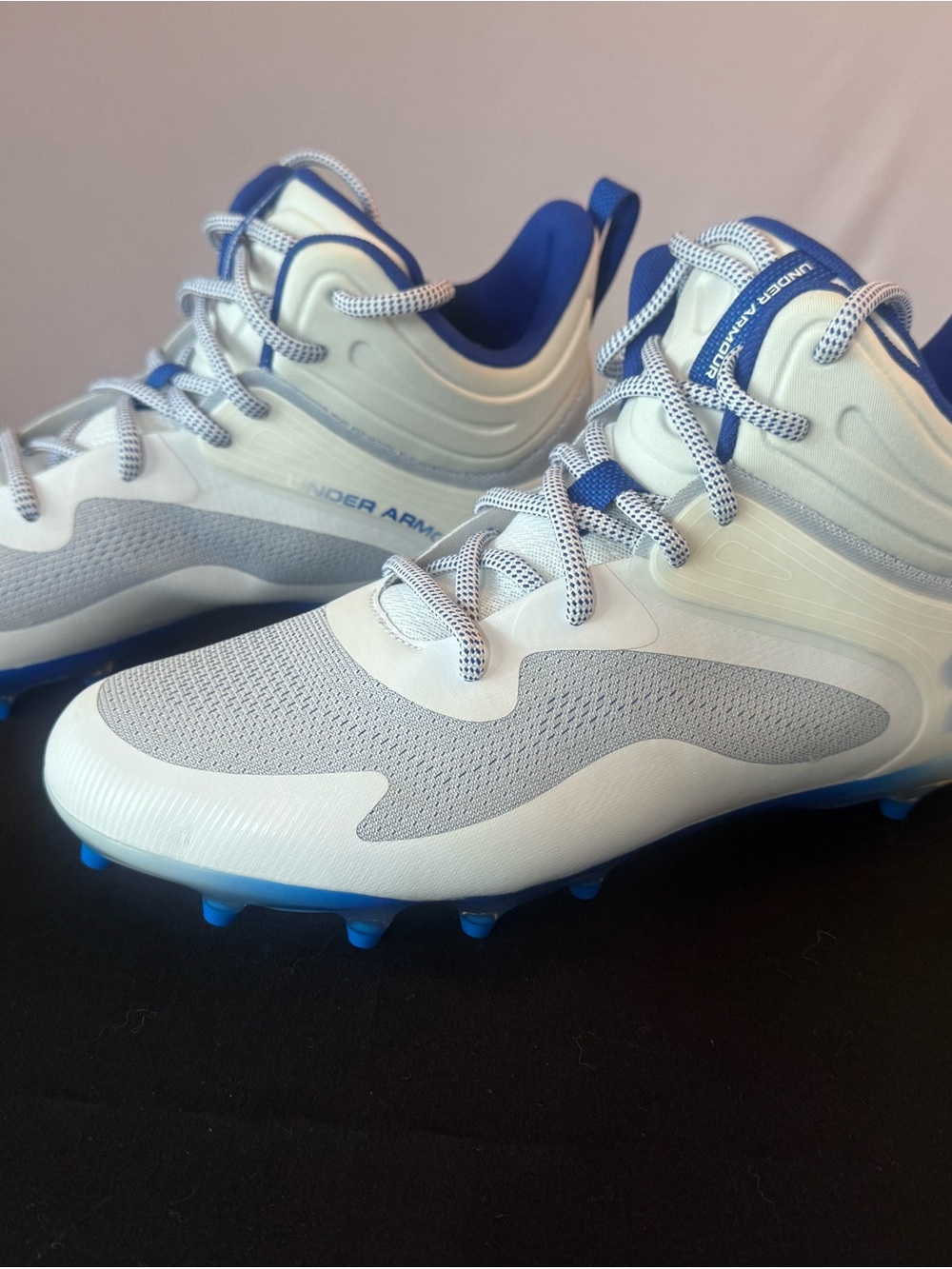 Under Armour men’s 11.5 White & Blue Cleats